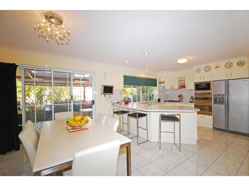 64 Pine County Place, Bellbowrie QLD 4070